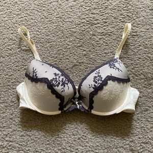 Victoria’s Secret Angel push up bra